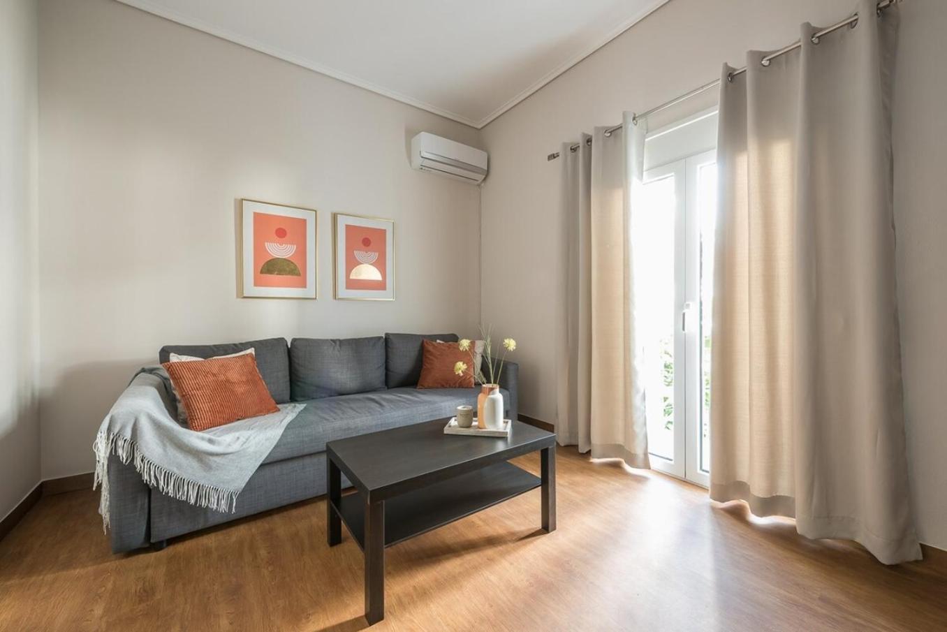 Comfortable In Atény